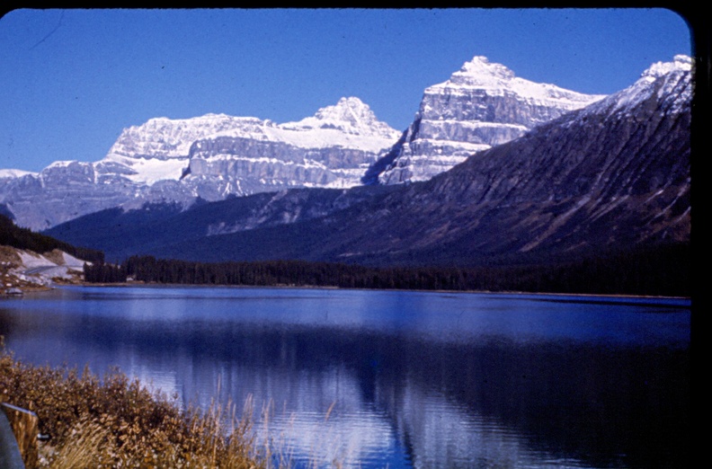 Lower_Water_Facul_Lake_Banff.jpg
